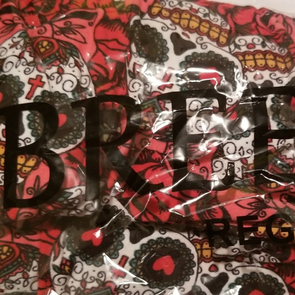 Skull Leggings Buttery Soft - Picture 4 of 4